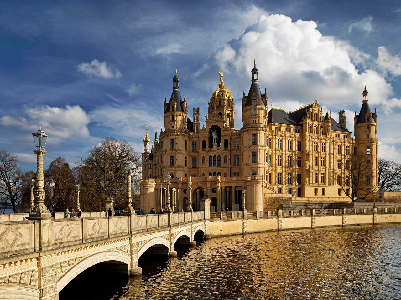 Schlossbrücke und Schloss von Schwerin