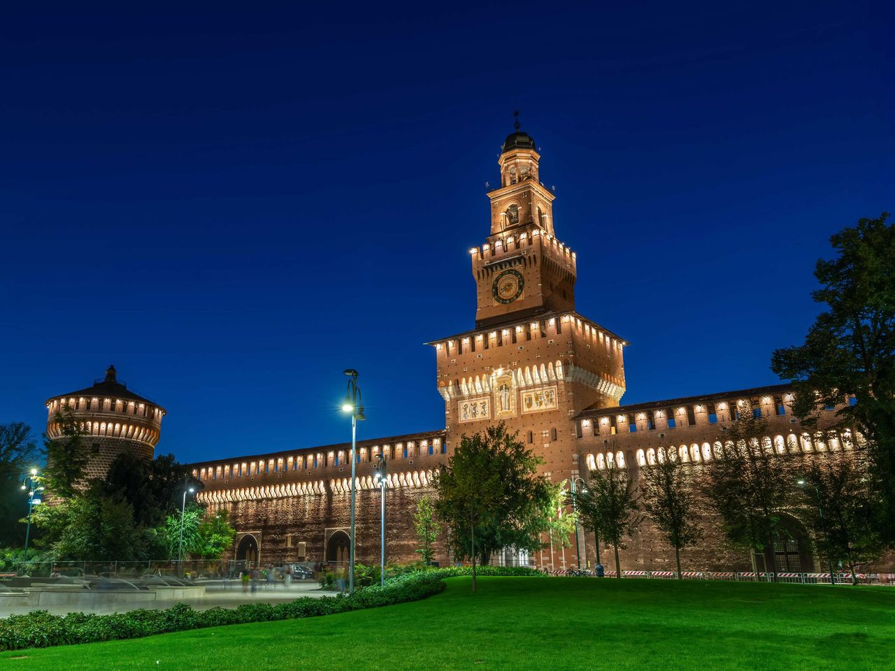 Castello Sforzesco am Abend, beleuchtet