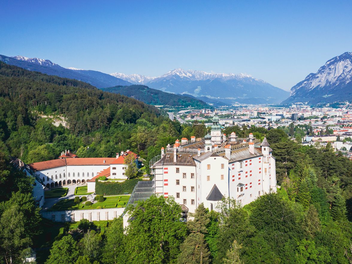 Blick auf das Schloss Ambras, Innsbruck