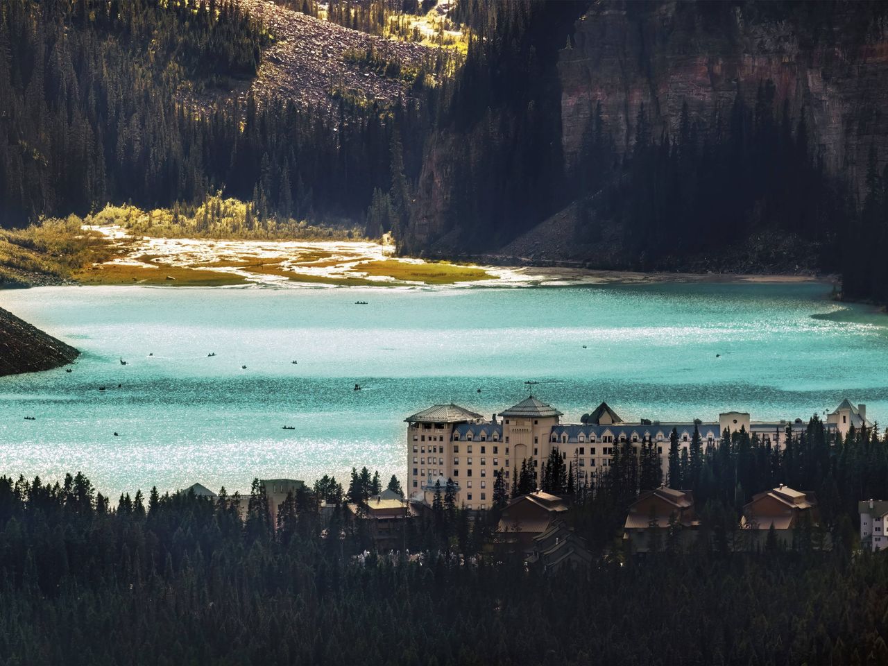 Fairmont Ch&acirc;teau Lake Louise am gleichnamigen See