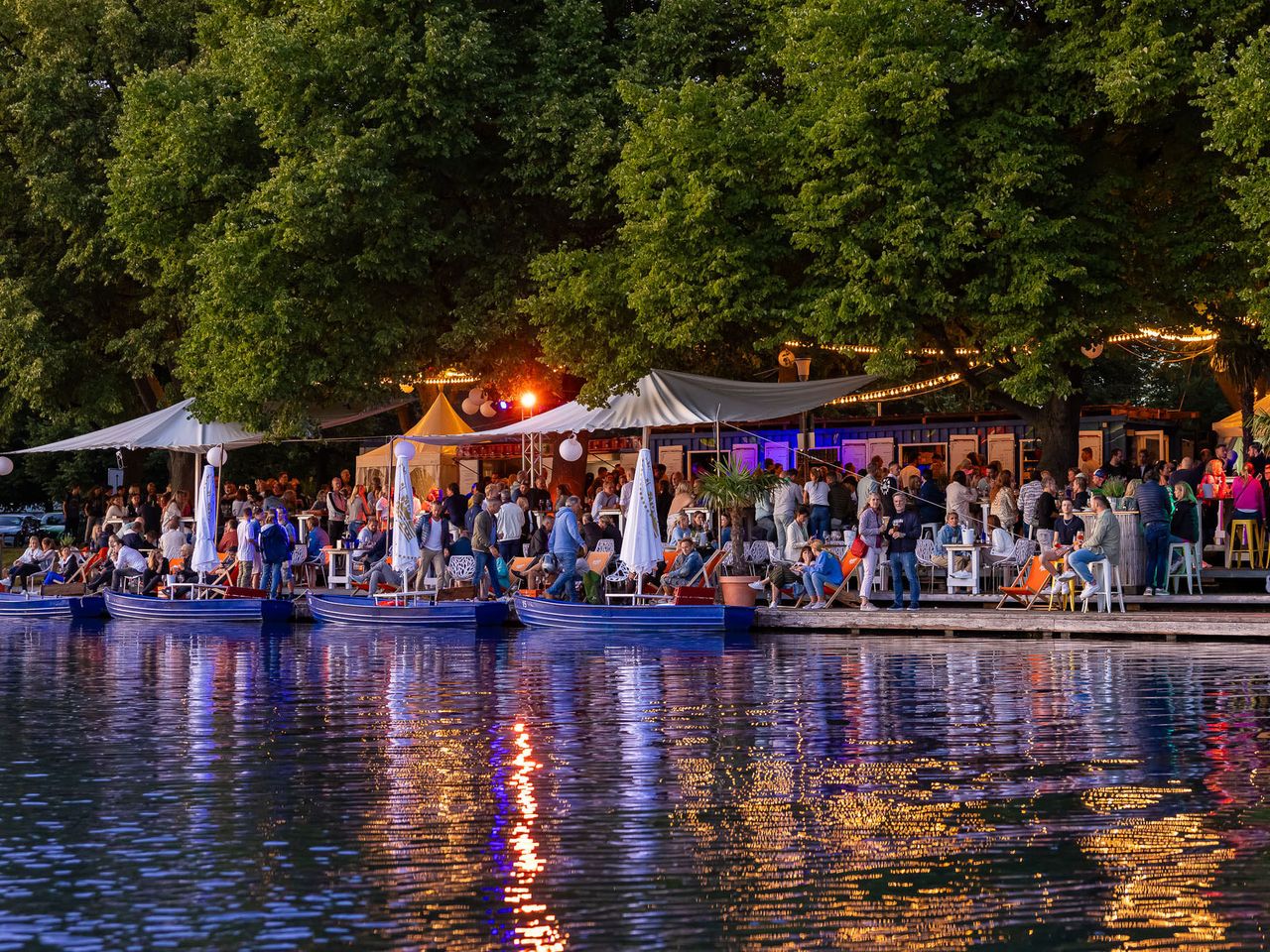 Maschseefest Hannover, Buden am Ufer