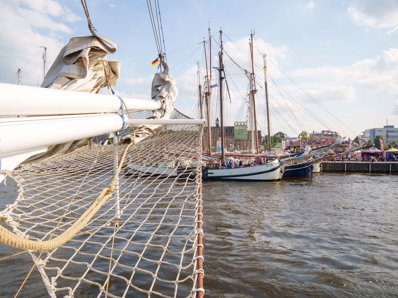 Riesenrad im Rostocker Stadthafen zur Hanse Sail 