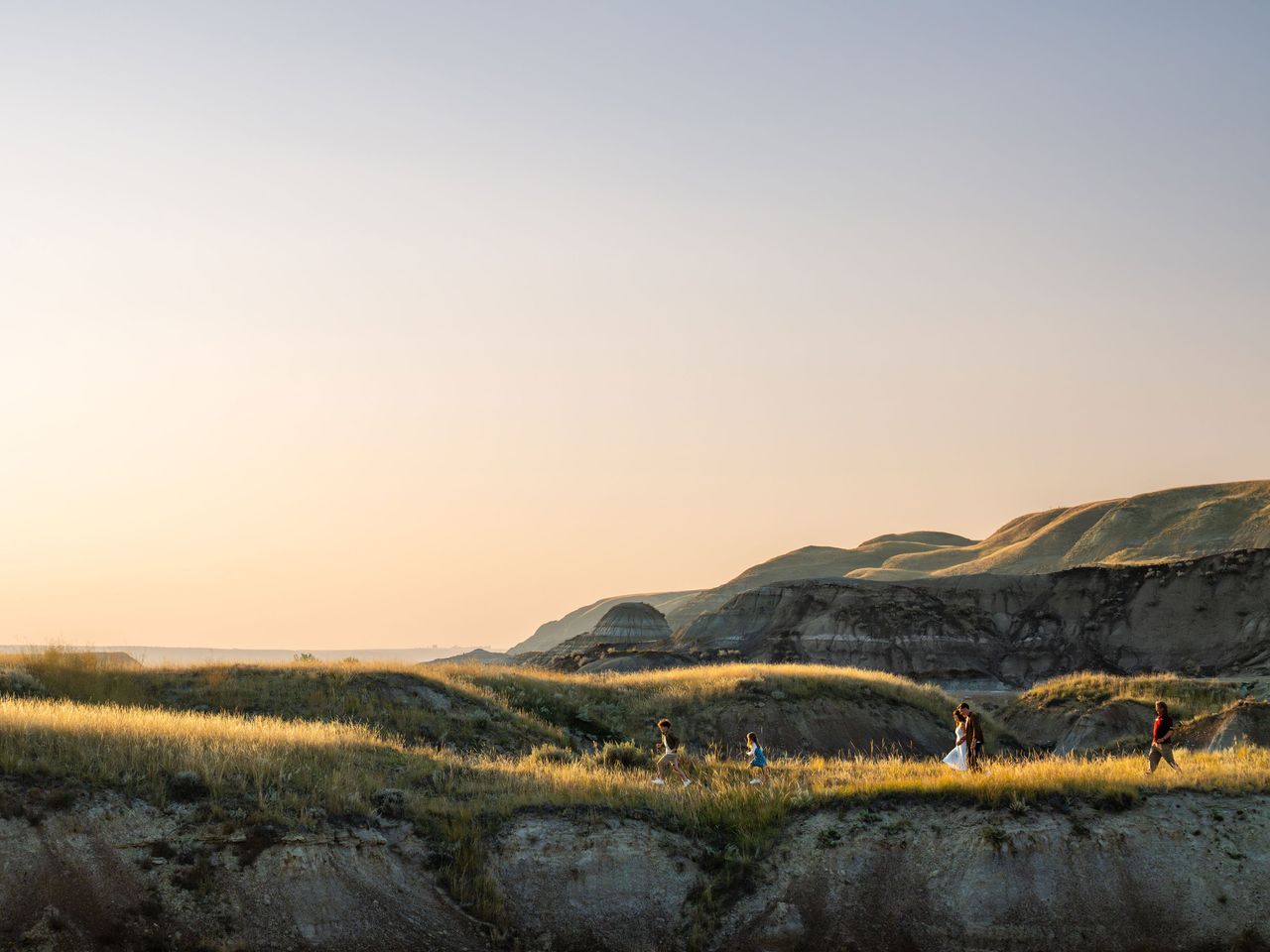 Familie in den kanadischen Badlands, Hoodoos (rund um Drumheller)