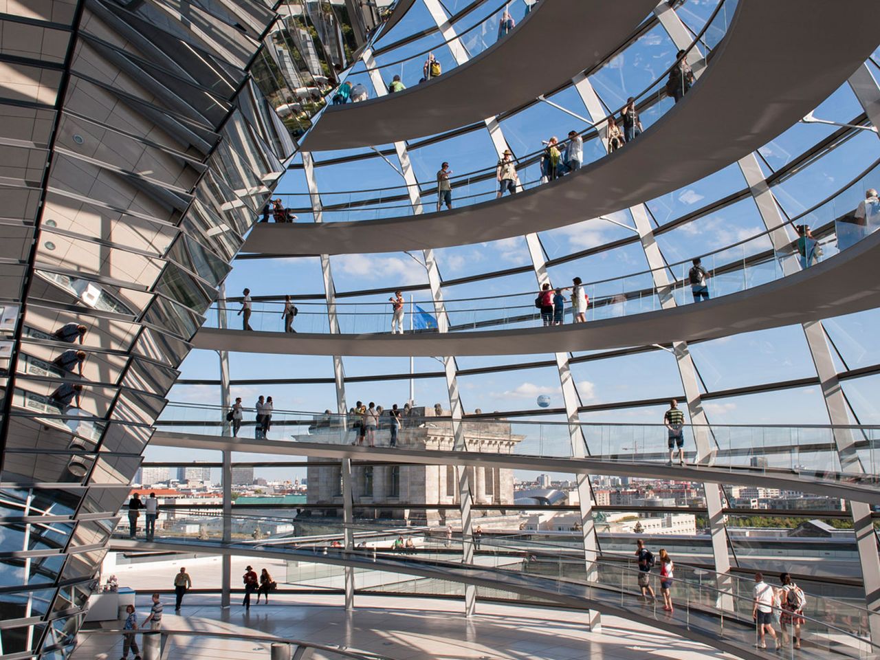 Reichstagsgebäude von innen, Blick aus der Kuppel