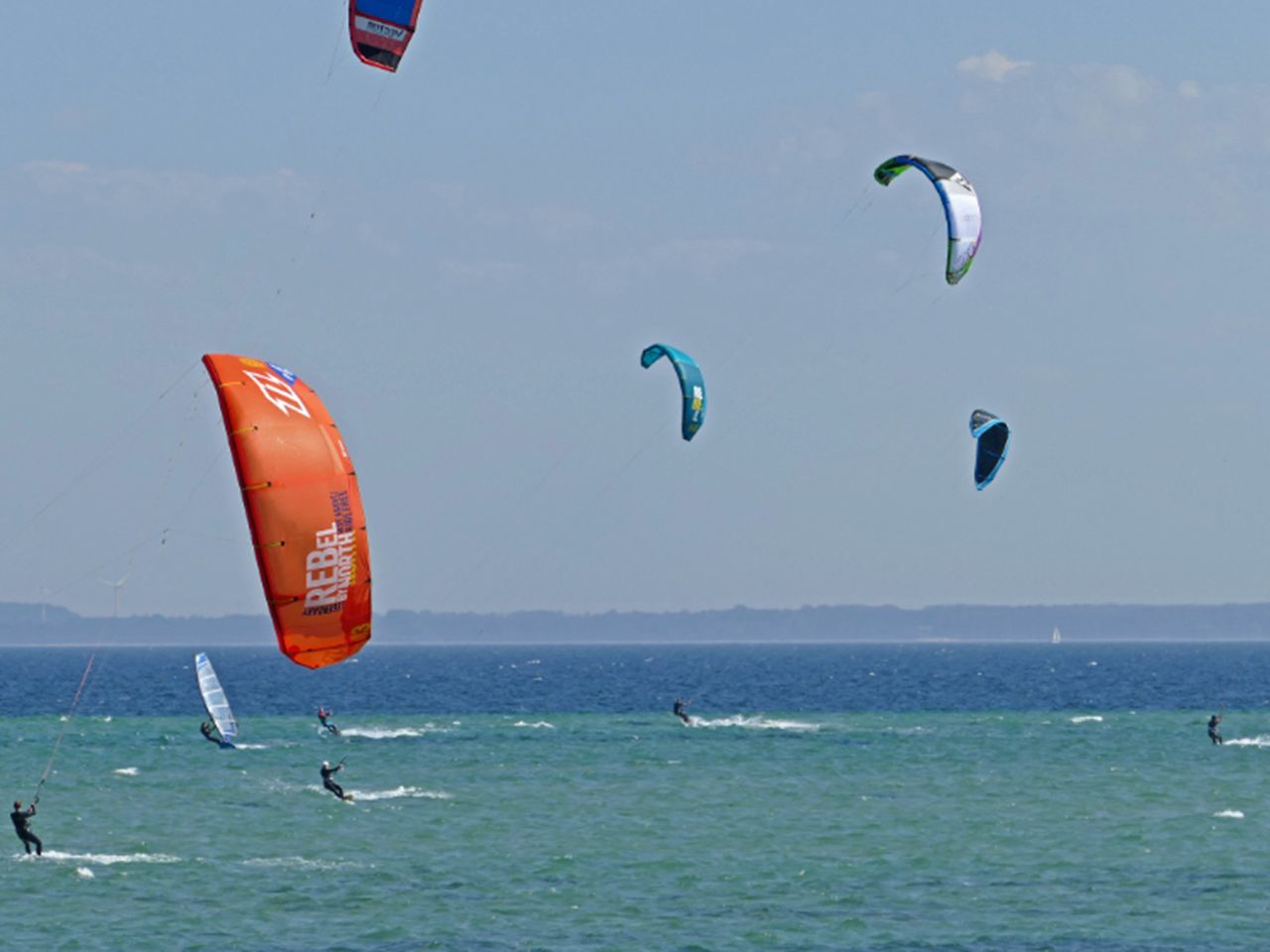 Windsurfer:innen in der Bucht von Pelzerhaken
