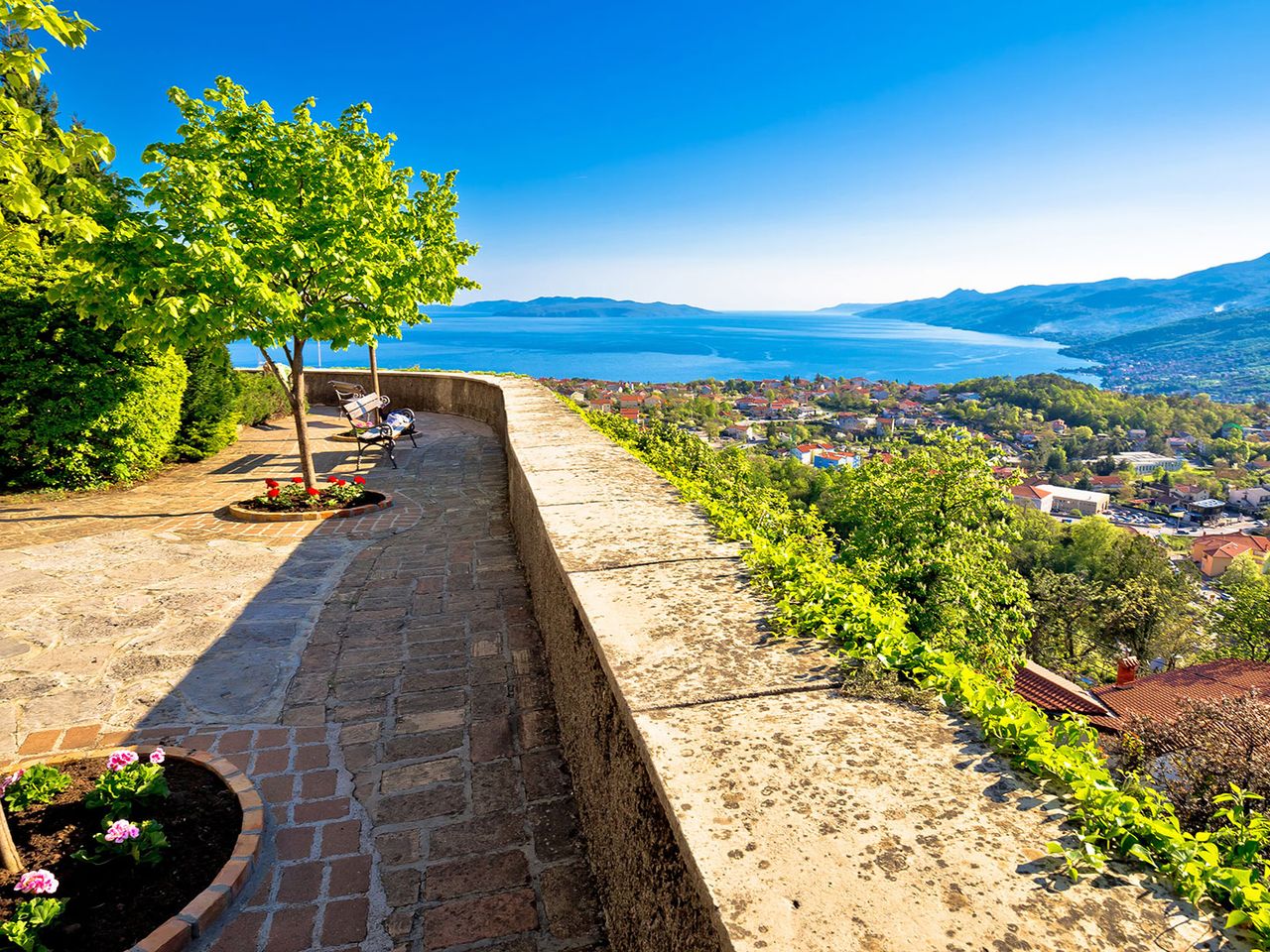 Altstadt von Kastav, Blick über Kvarner-Bucht