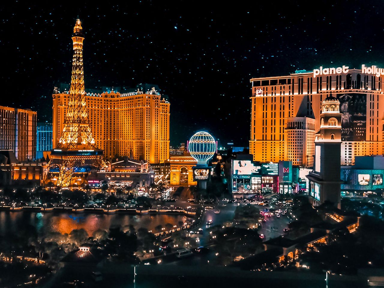 Blick auf Las Vegas bei Nacht 