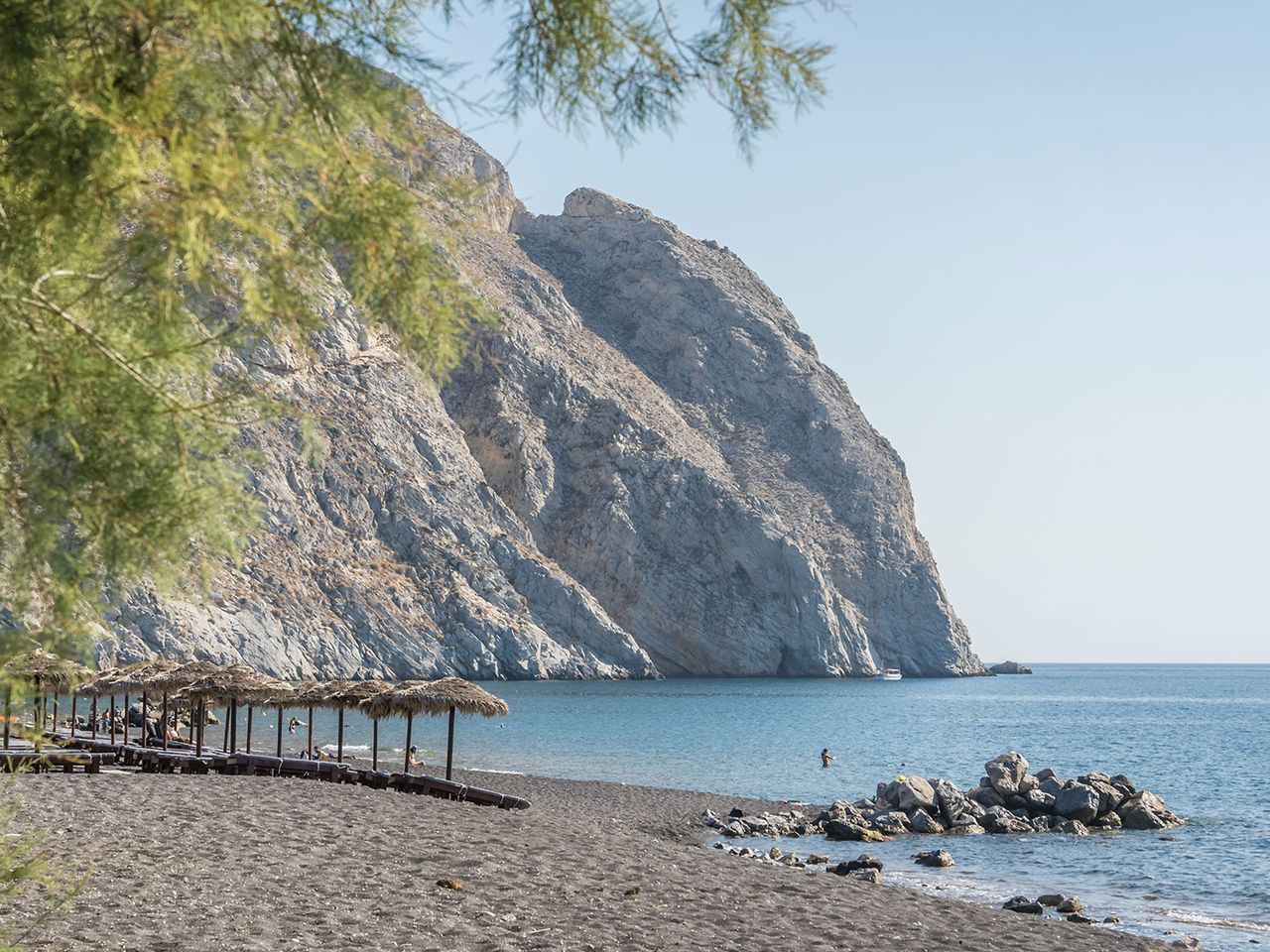Blick auf den Perivolos Beach auf Santorini