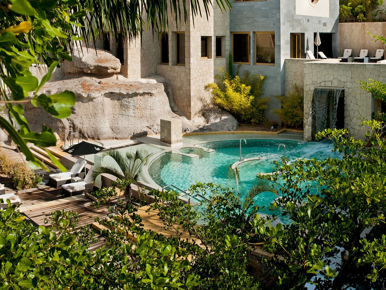 Outdoor-Pool für Thalassotherapie im Gran Hotel Bahía del Duque Resort