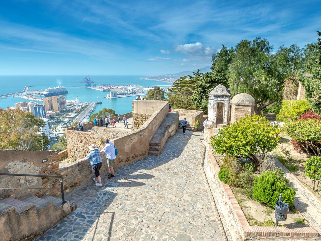 Blick vom Castillo de Gibralfaro auf Málaga