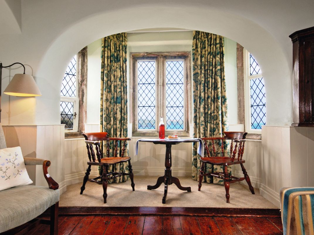 doyden_castle_-_sitting_room_-_2_-_mike_henton_2012