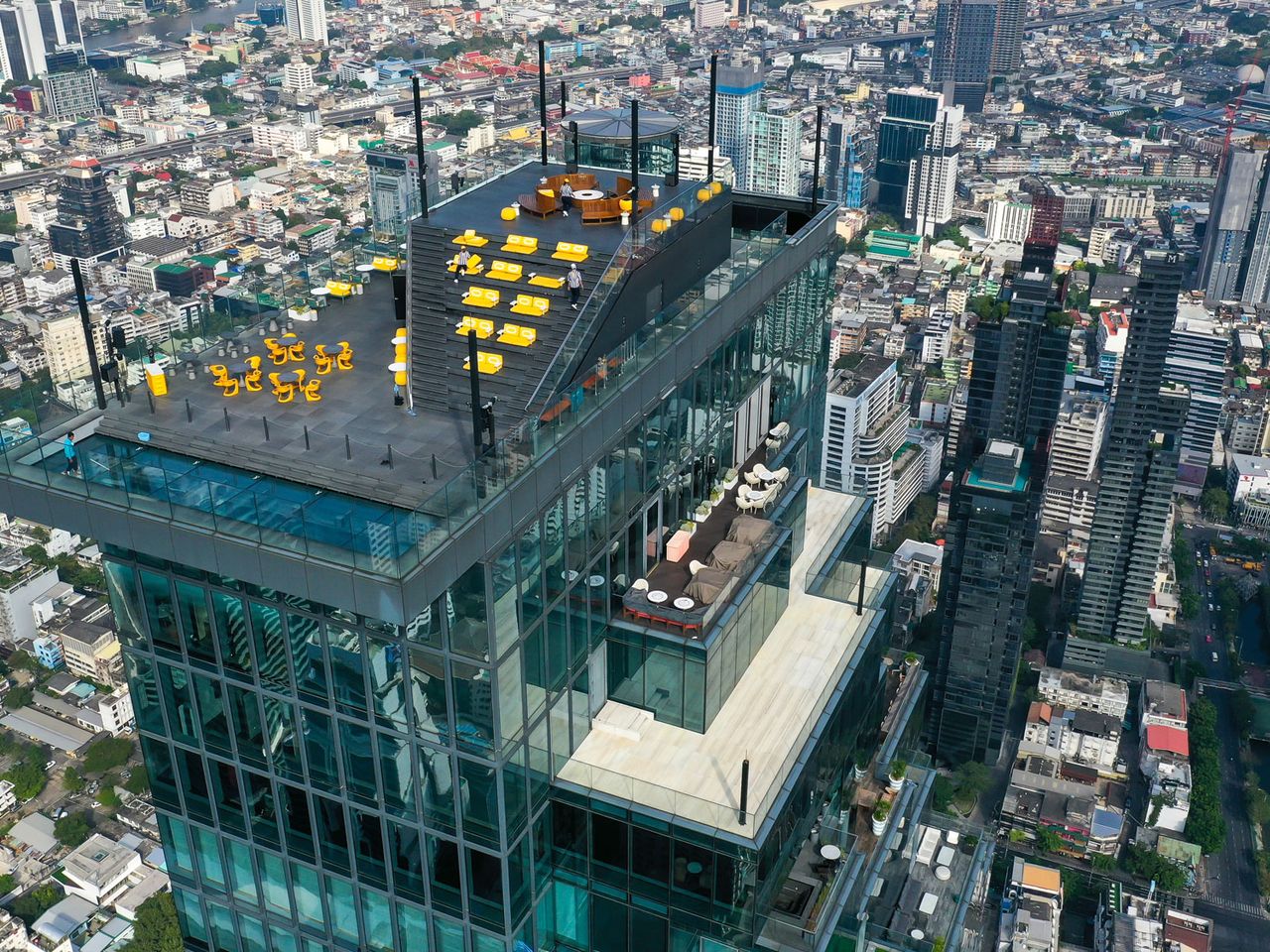Blick von oben auf Mahanakhon Skywalk, Bangkok