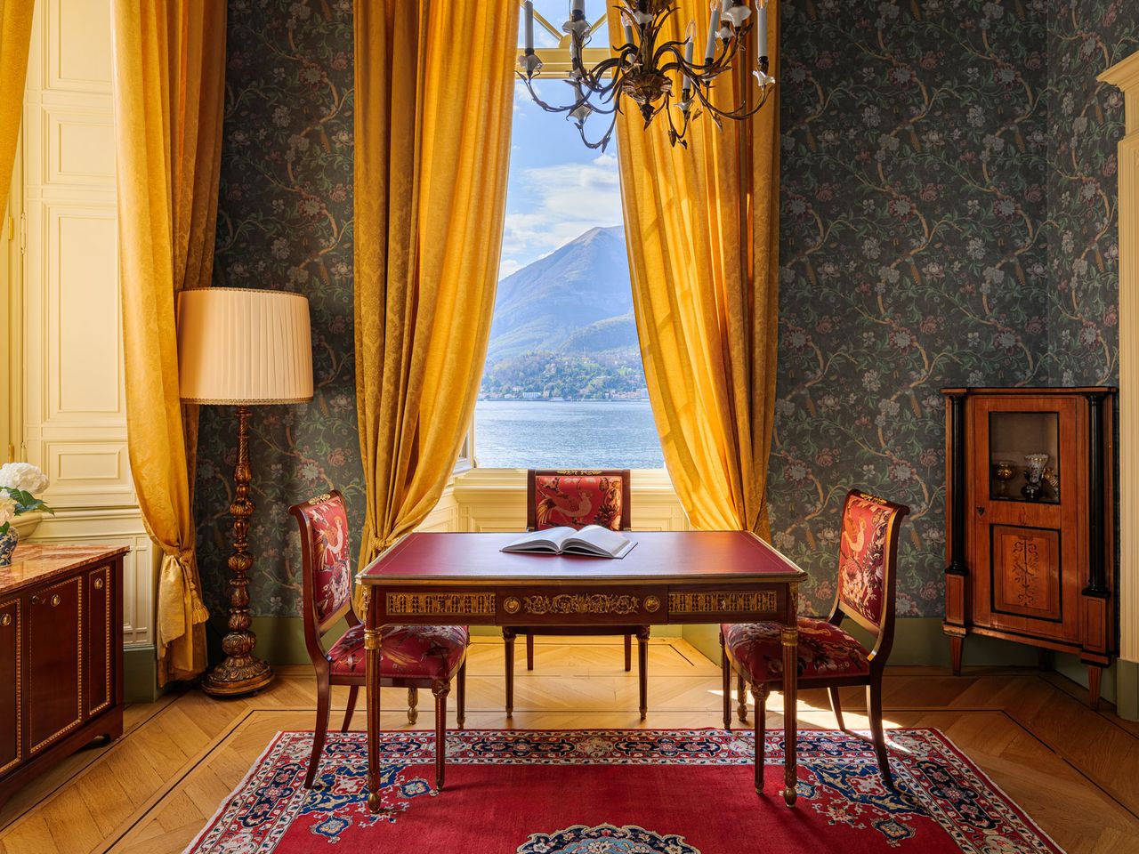 Zimmer in der Villa Serbelloni mit Blick auf den Comer See