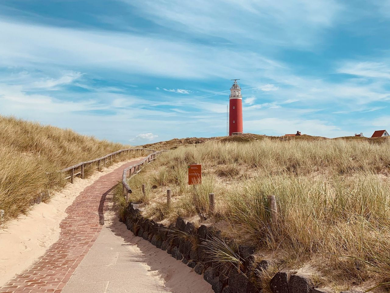 Leuchtturm und Dünen auf der Insel Texel, Niederlande