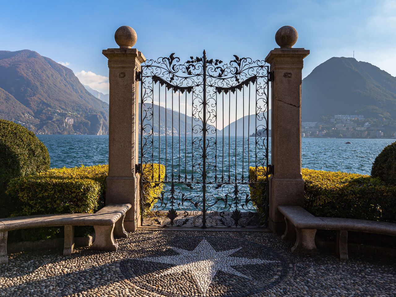 Blick vom Parco Ciani in Lugano auf den Luganersee