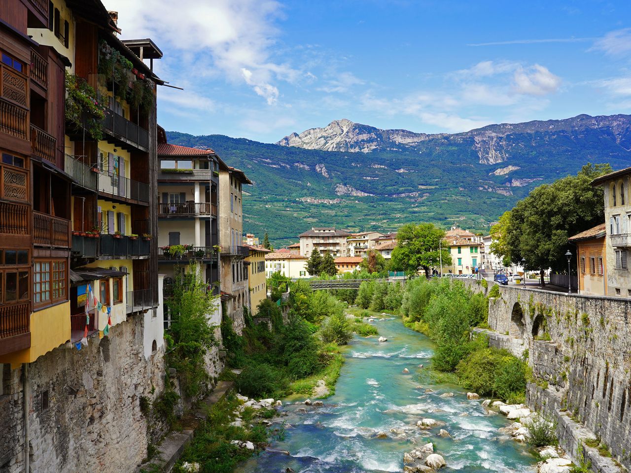 Blick auf Rovereto, Stadt im Trentino