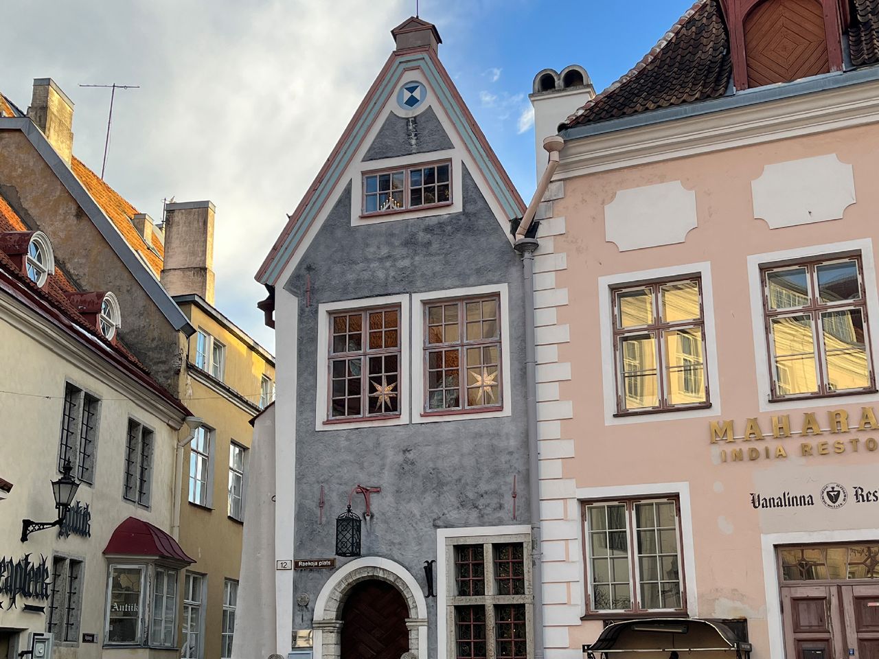 Historische Häuser am Marktplatz von Tallinn