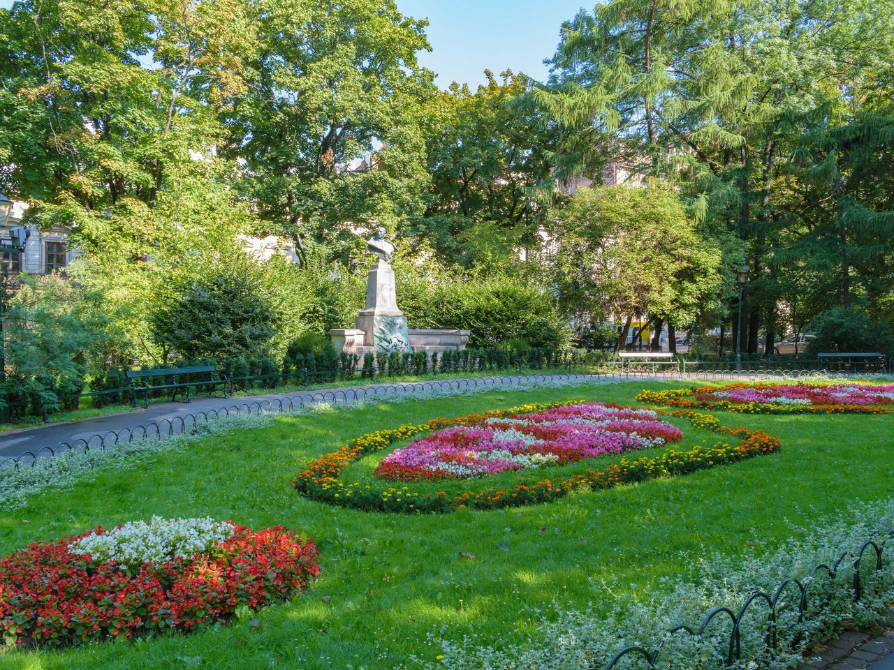 Blumenbeet im Planty-Stadtpark in Krakau