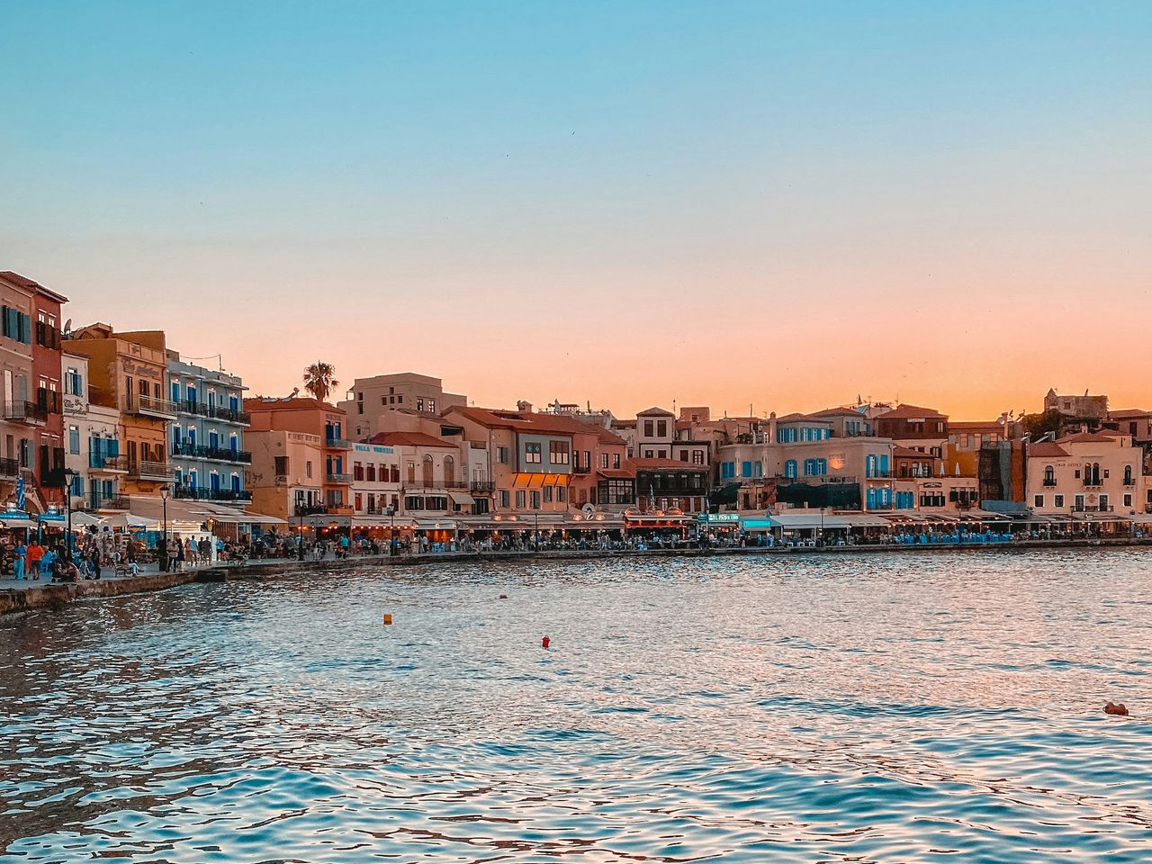 Promenade in Chania, Hafenstadt auf Kreta