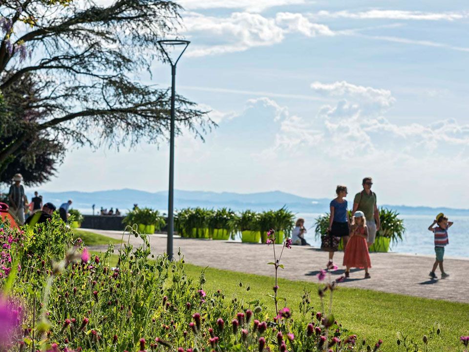 Familie auf der Hinteren Insel in Lindau