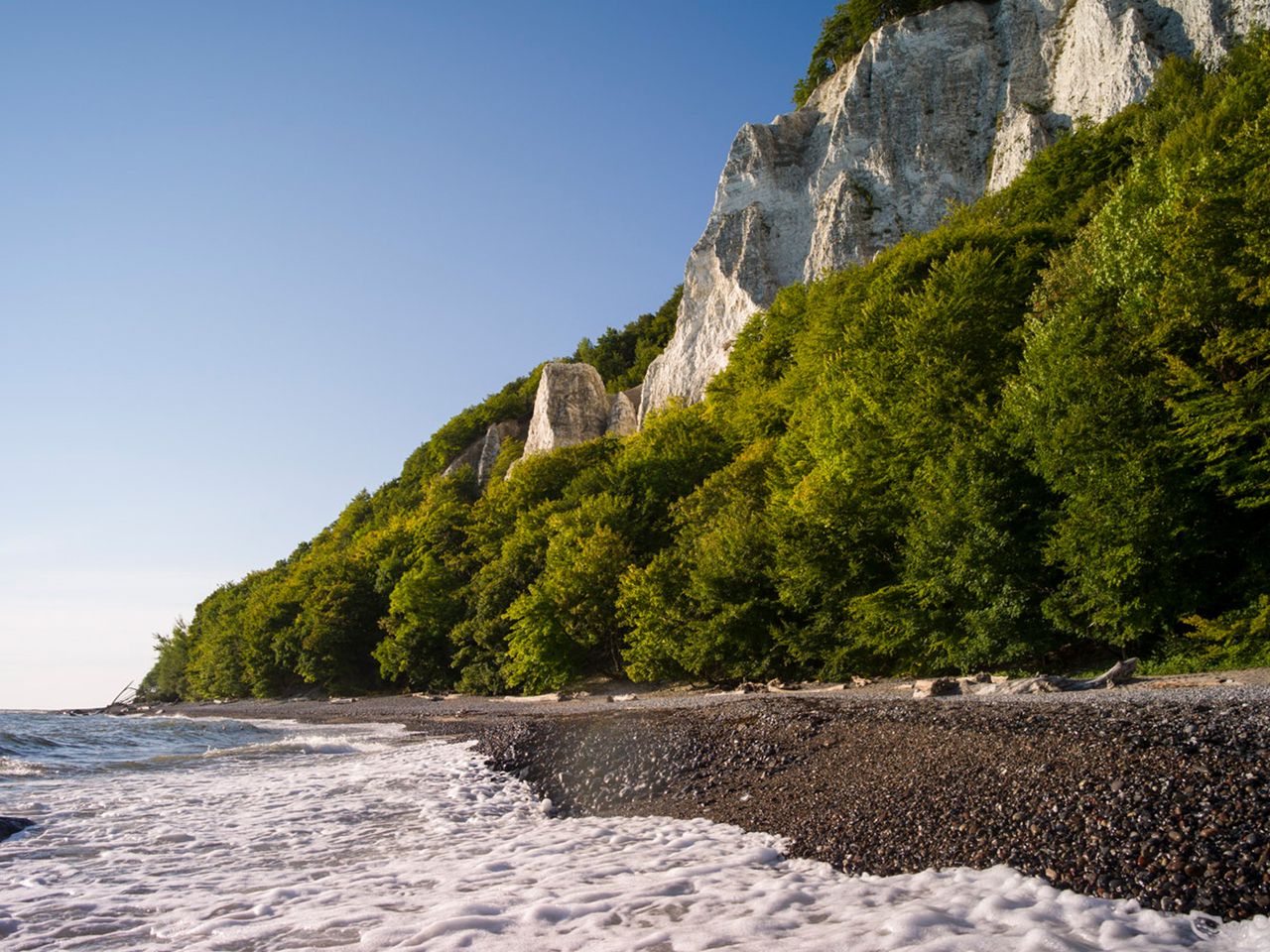 Kreidefelsen im Nationalpark in Rügen am Strand
