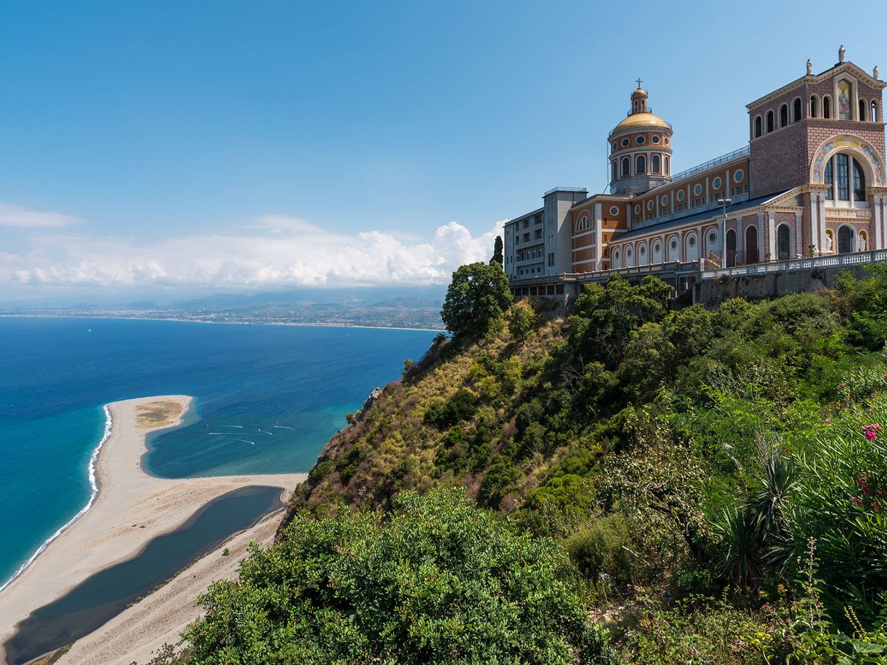 Strand von Tindari, Landzunge und Kirche