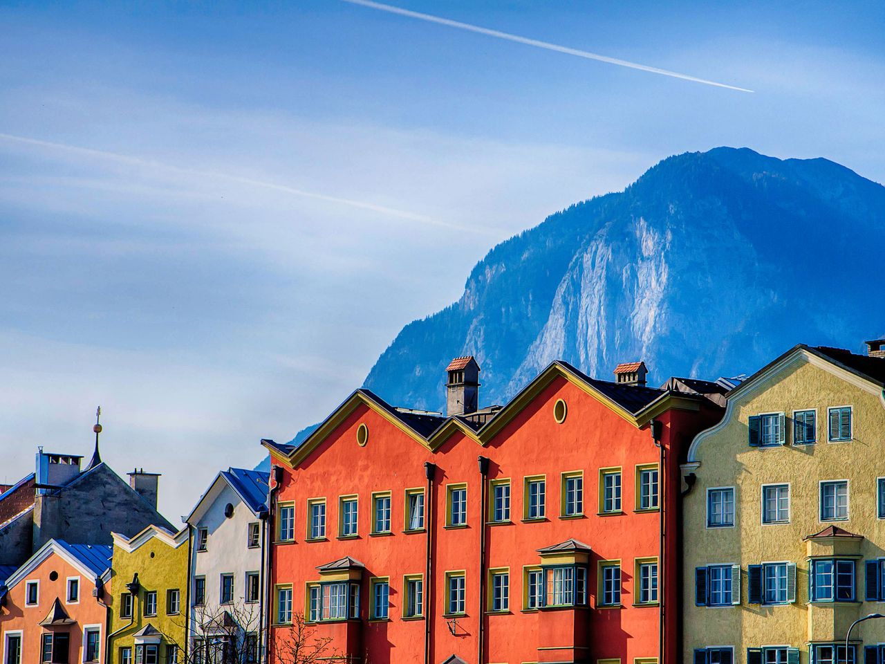 Innsbruck, Altstadt, Alpengipfel im Hintergrund
