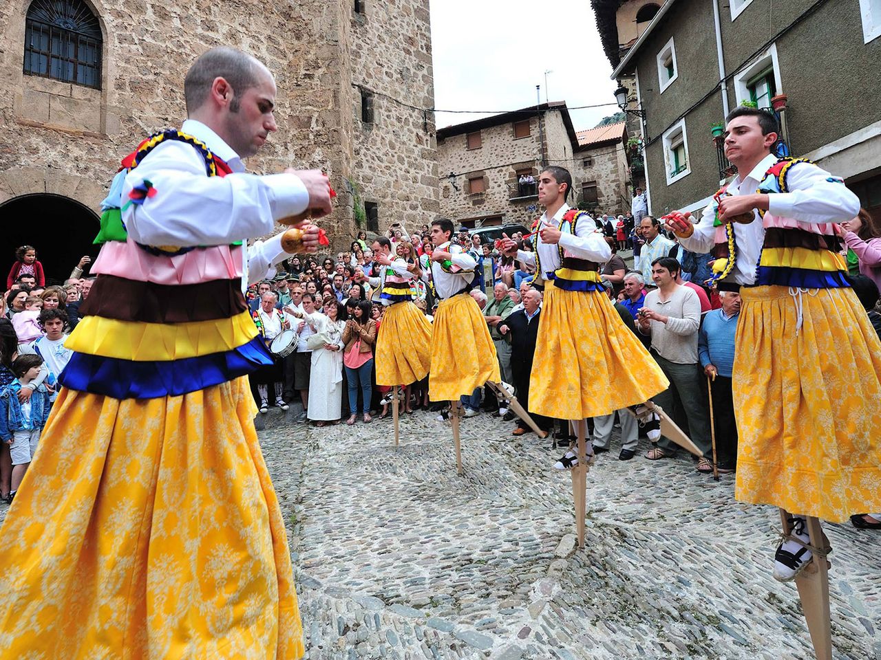Stelzentanz in Anguiano (Danza de los Zancos)