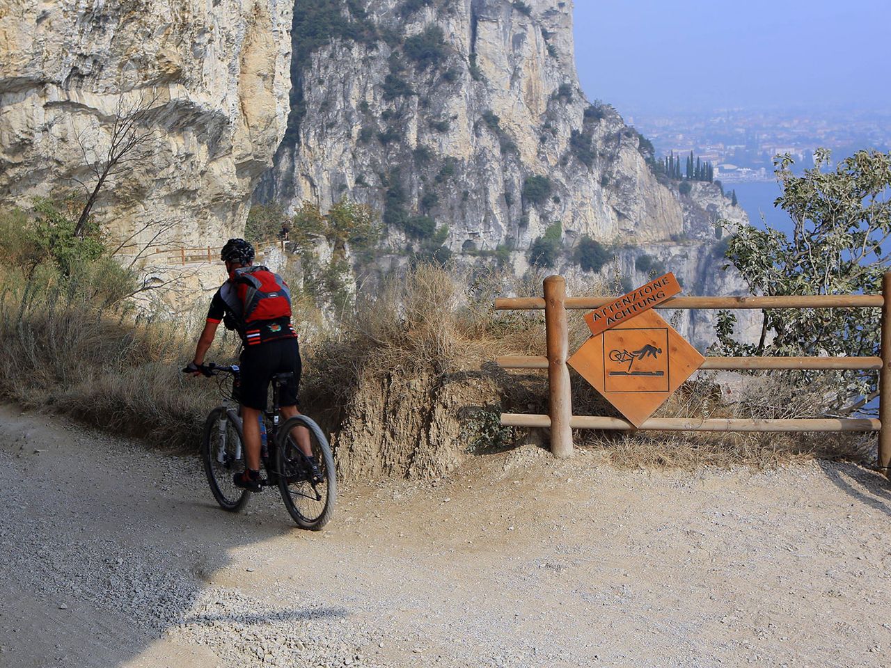 Mountainbiker auf der Ponalestraße