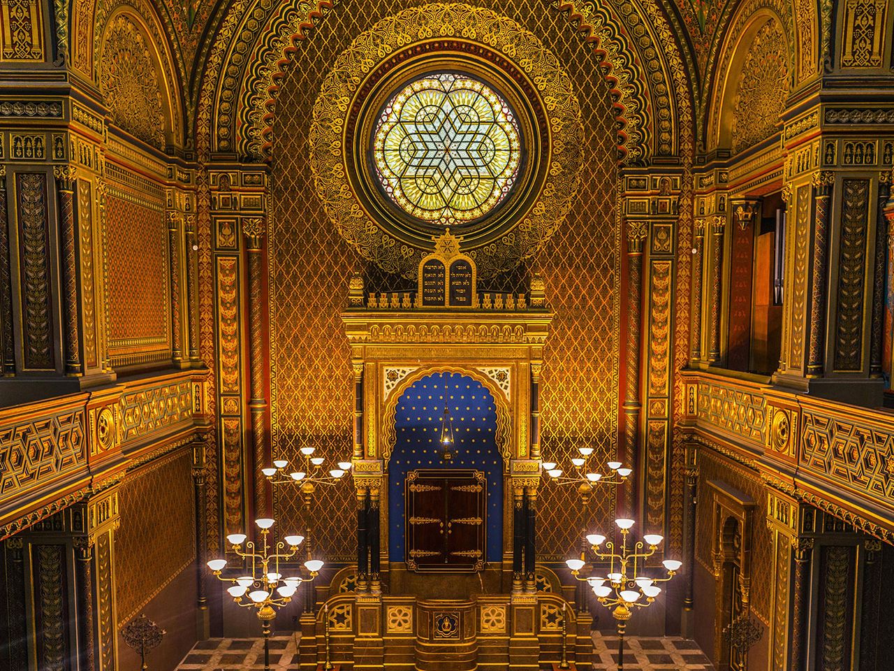Altar im Inneren der Spanischen Synagoge, Prag