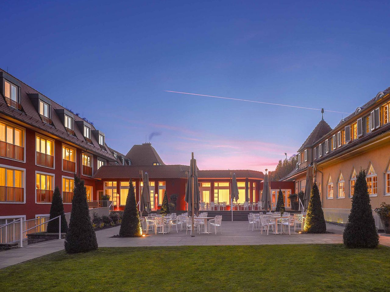 Terrasse des Waldhotels Stuttgart am Abend
