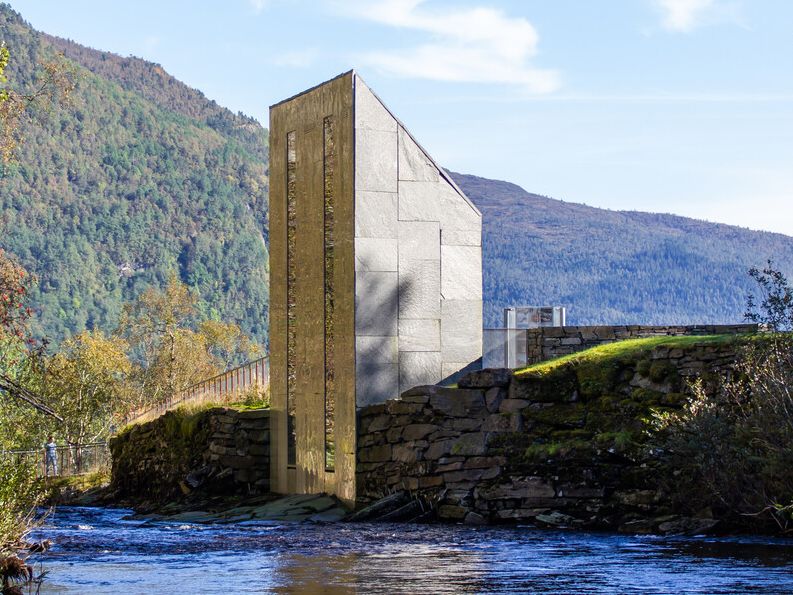 Design Toilettenhäusschen am Skjervsfossen, Norwegen