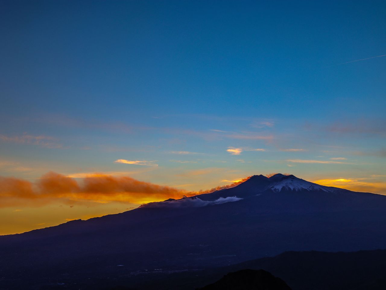 Vulkan Ätna während Sonnenuntergang, Sizilien