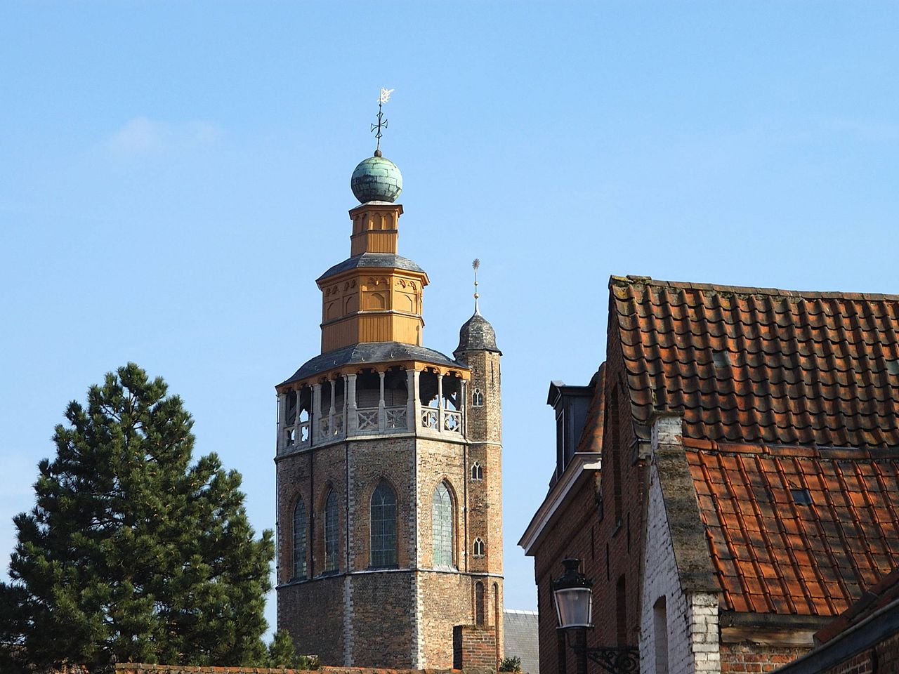 Jeruzalemkerk in Brügge, Zinnkugel auf dem Turm