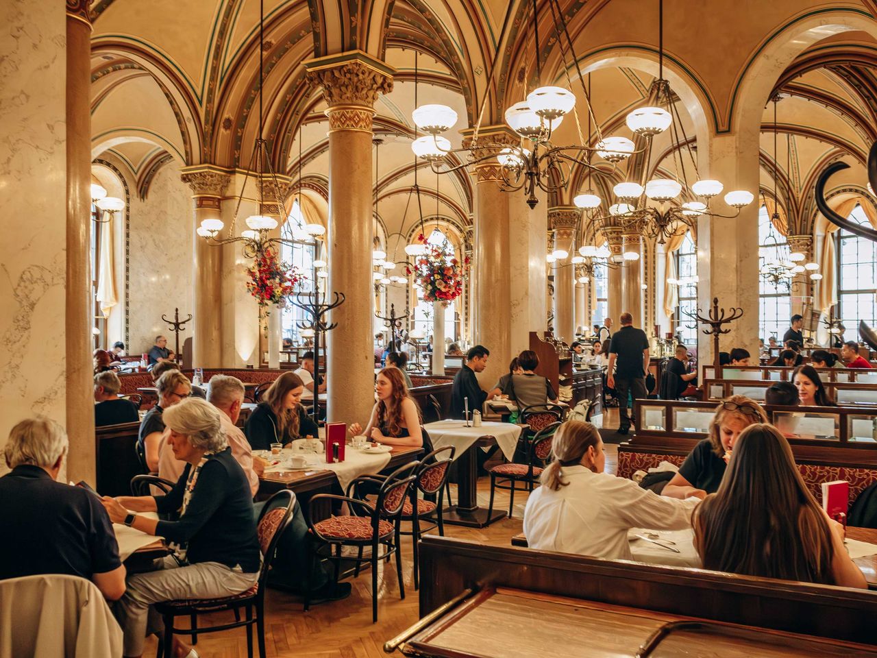 Caf&eacute; Central von innen