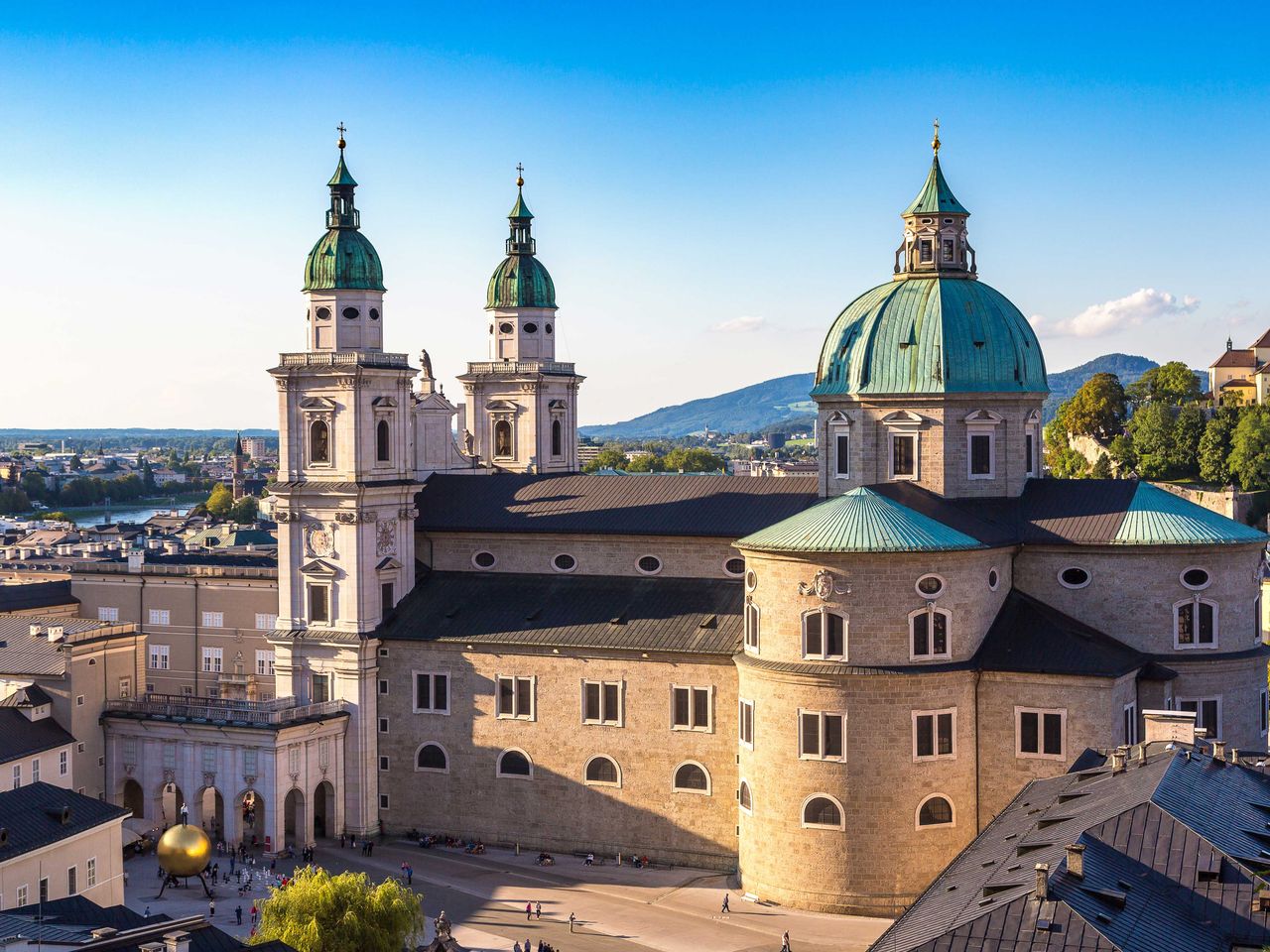 Salzburger Dom, Seitenansicht