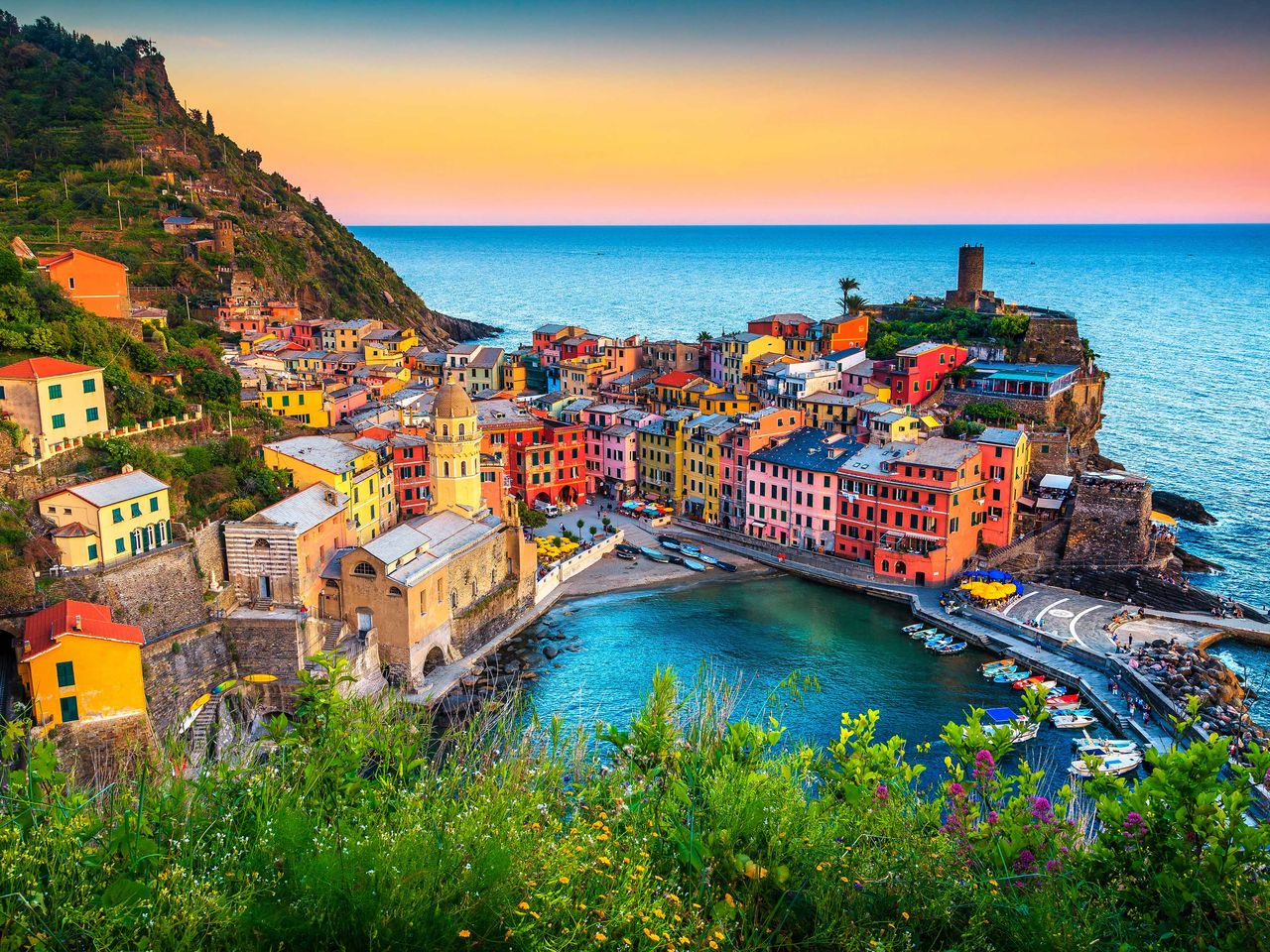 Blick von oben auf Vernazza, Cinque Terre (Ligurien)