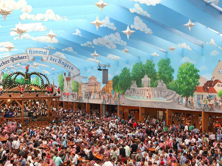 Hacker-Festzelt auf dem Oktoberfest von innen