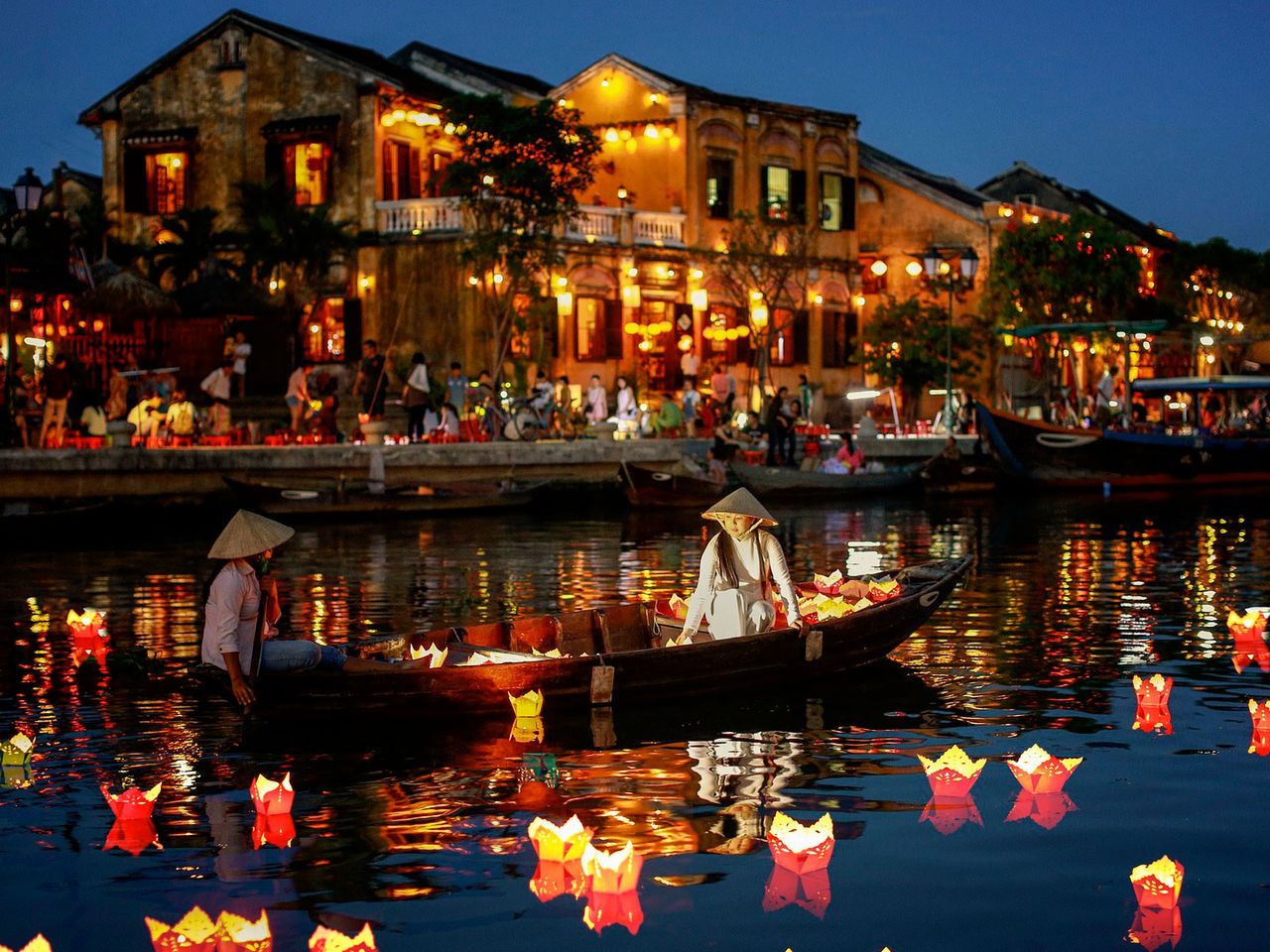 Lampions auf dem Wasser, Hoi An in Vietnam