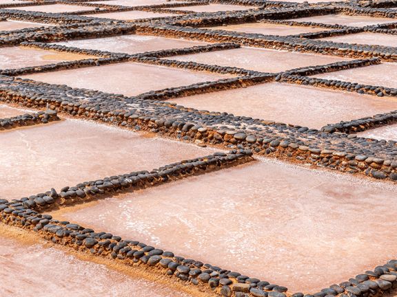 Die Salzbecken der Salinas del Carmen auf Fuerteventura