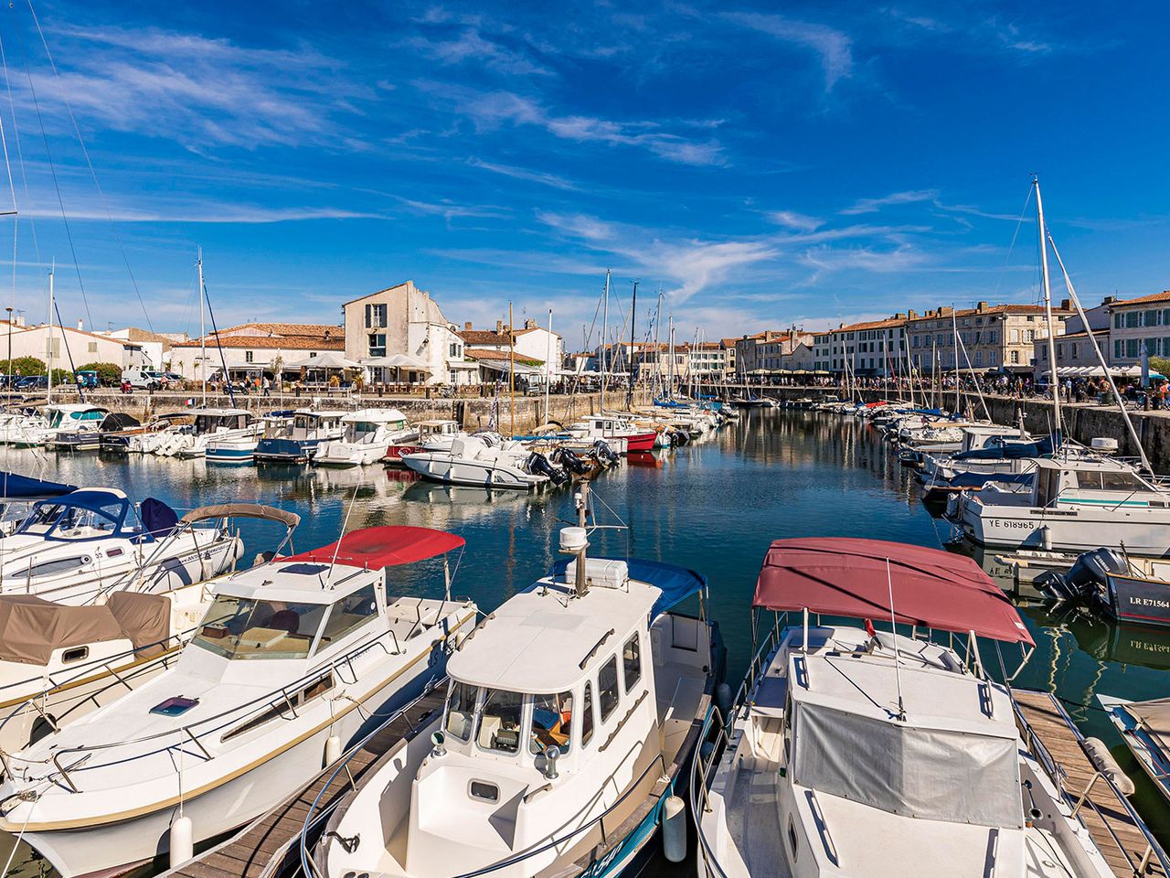 Hafen mit Booten in Saint-Martin-de-Ré, Hauptstadt der Île de Ré
