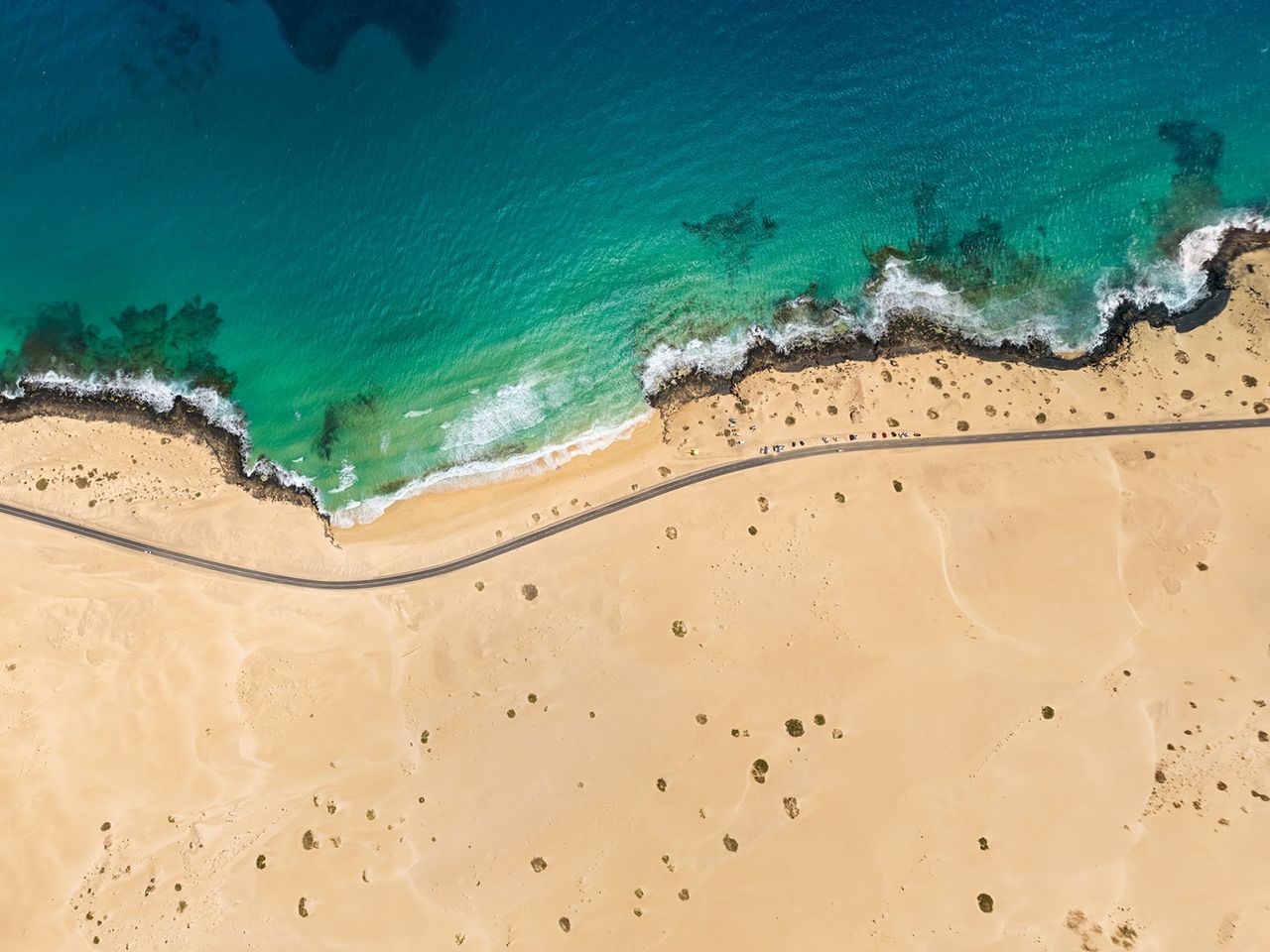 Drohnenaufnahme der Playa Alzada bei Corralejo