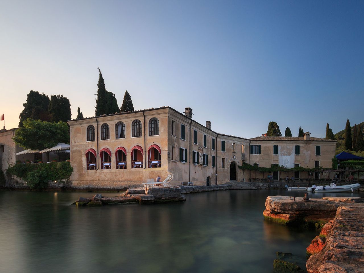 Hotel Locanda San Vigilio in der Abenddämmerung