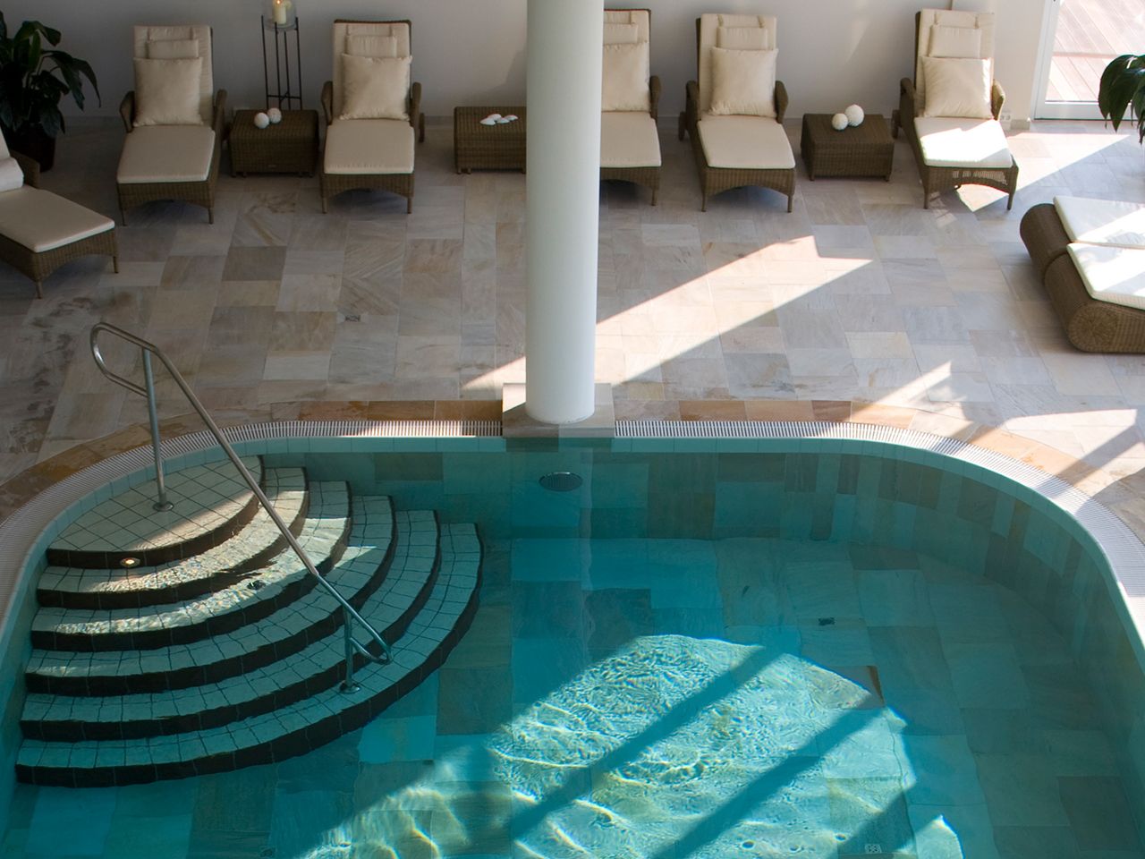 Blick auf den Pool im „Strandhotel Dünenmeer“