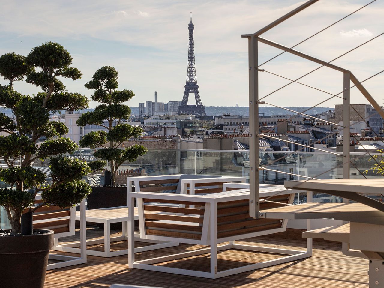 Die Dachterrasse des Hotel Bowmann in Paris