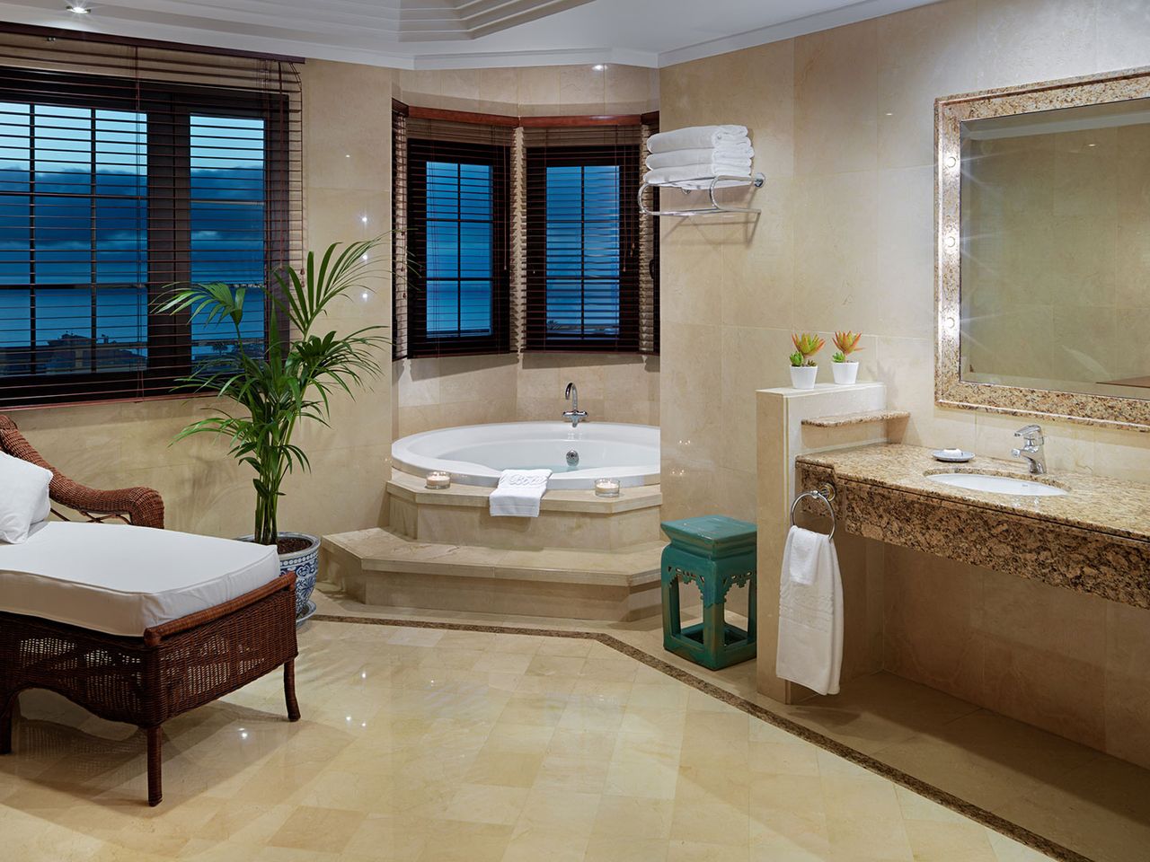 Badezimmer in der Presidential Penthouse Suite, Hotel Botanico y Oriental Spa Garden
