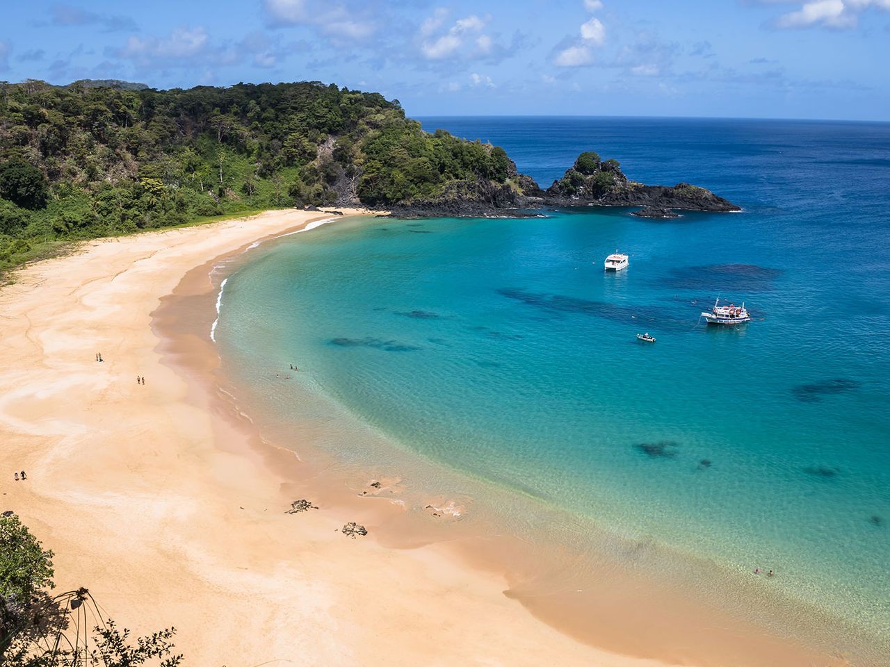 Blick auf die Baia do Sancho in Brasilien