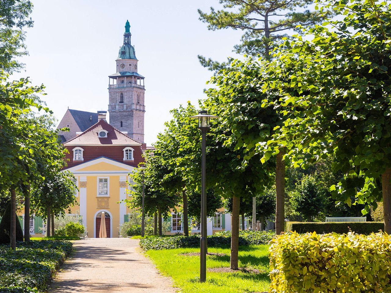 Blick aufs Friederikenschloesschen und St. Bonifacii, Bad Langensalza