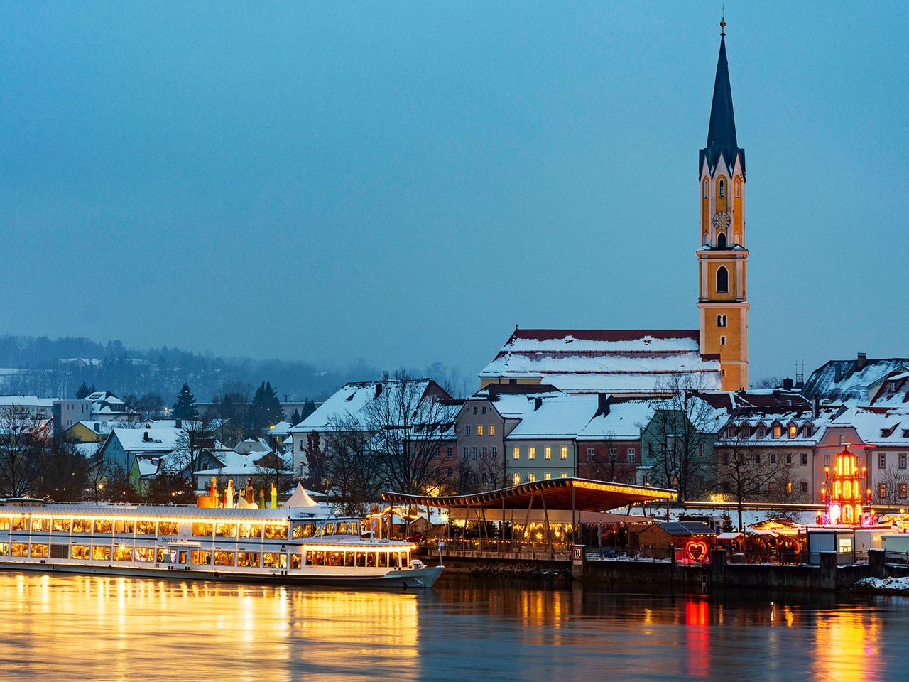 Schwimmender Weihnachtsmarkt Vilshofen