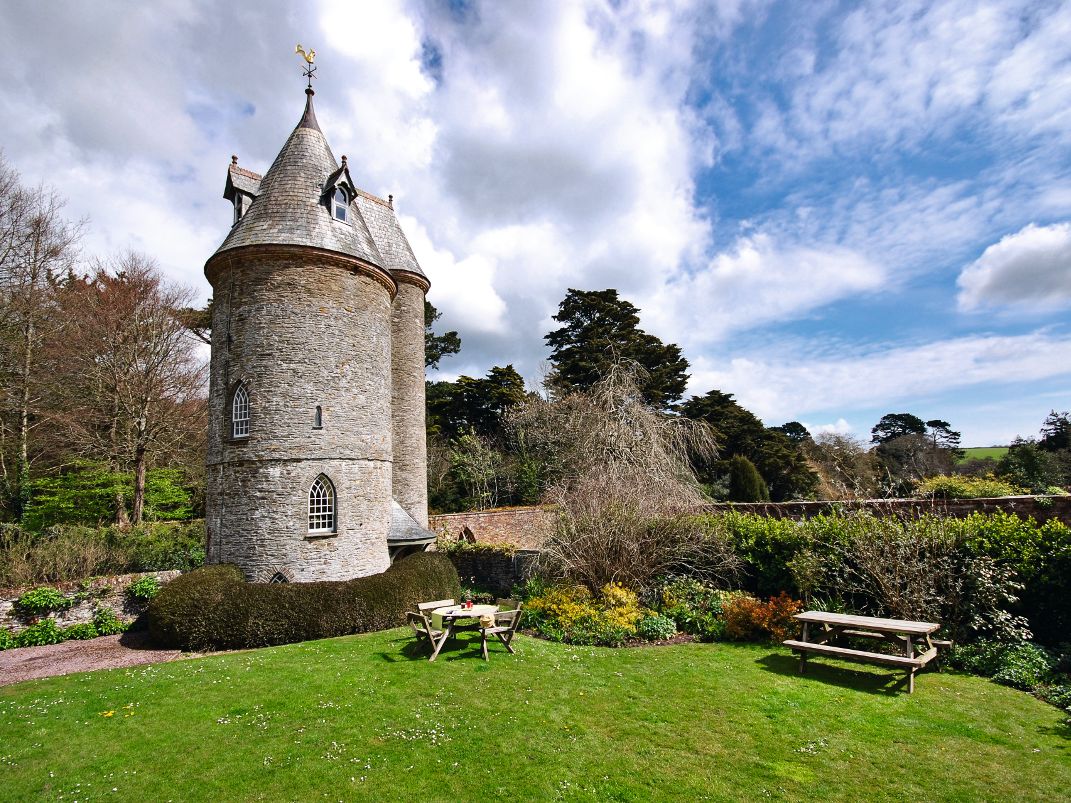 the_water_tower_-_exterior_-_1_-_mike_henton_2012